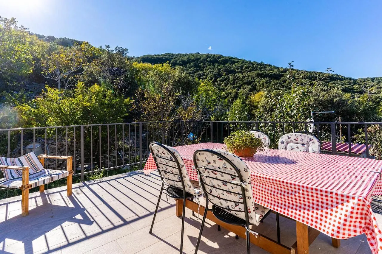 Apartment Apartmani Valun1 Croatia