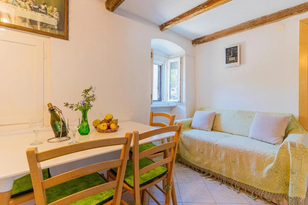 Apartmani Valun1 公寓