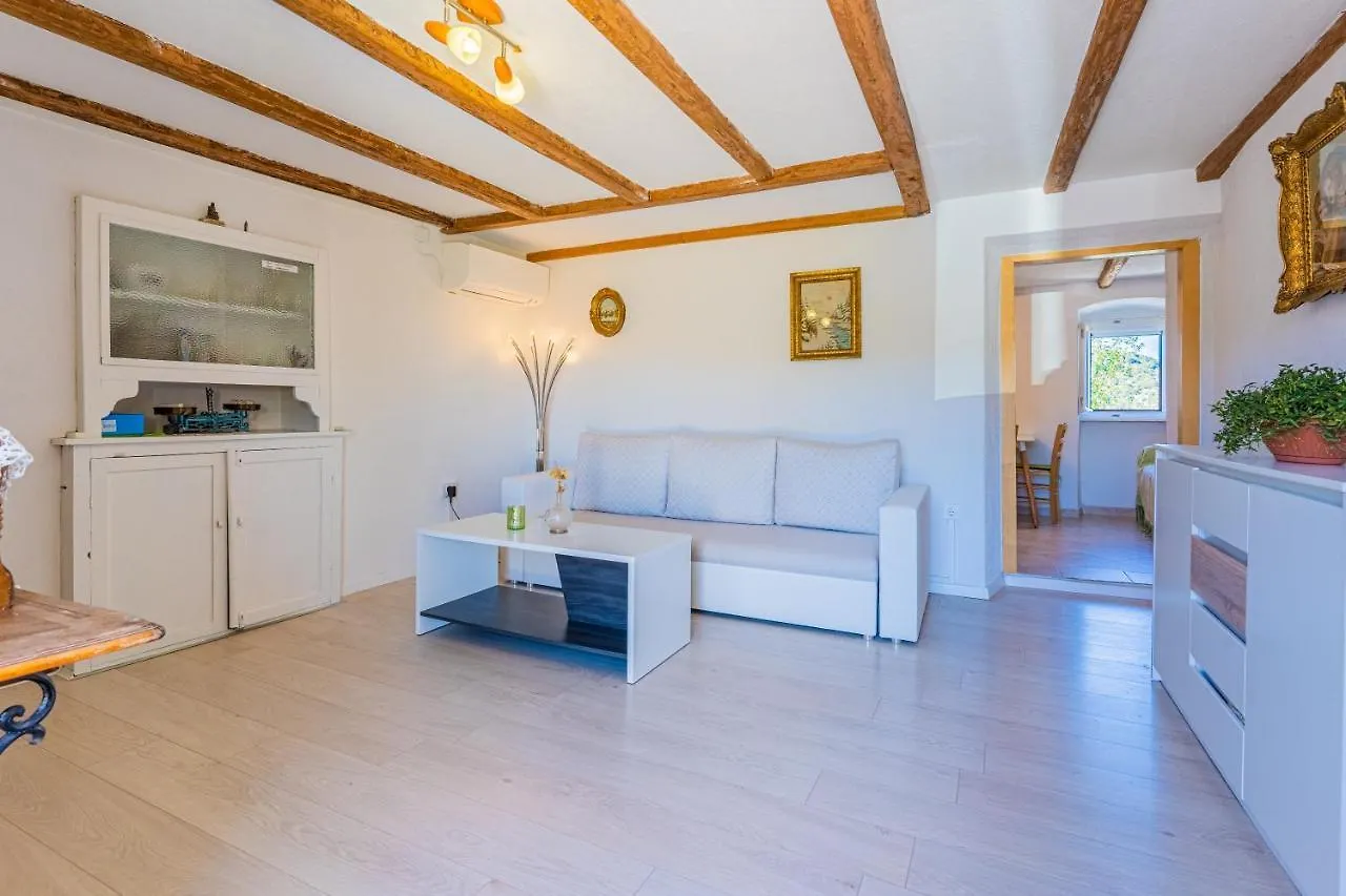 Apartment Apartmani Valun1