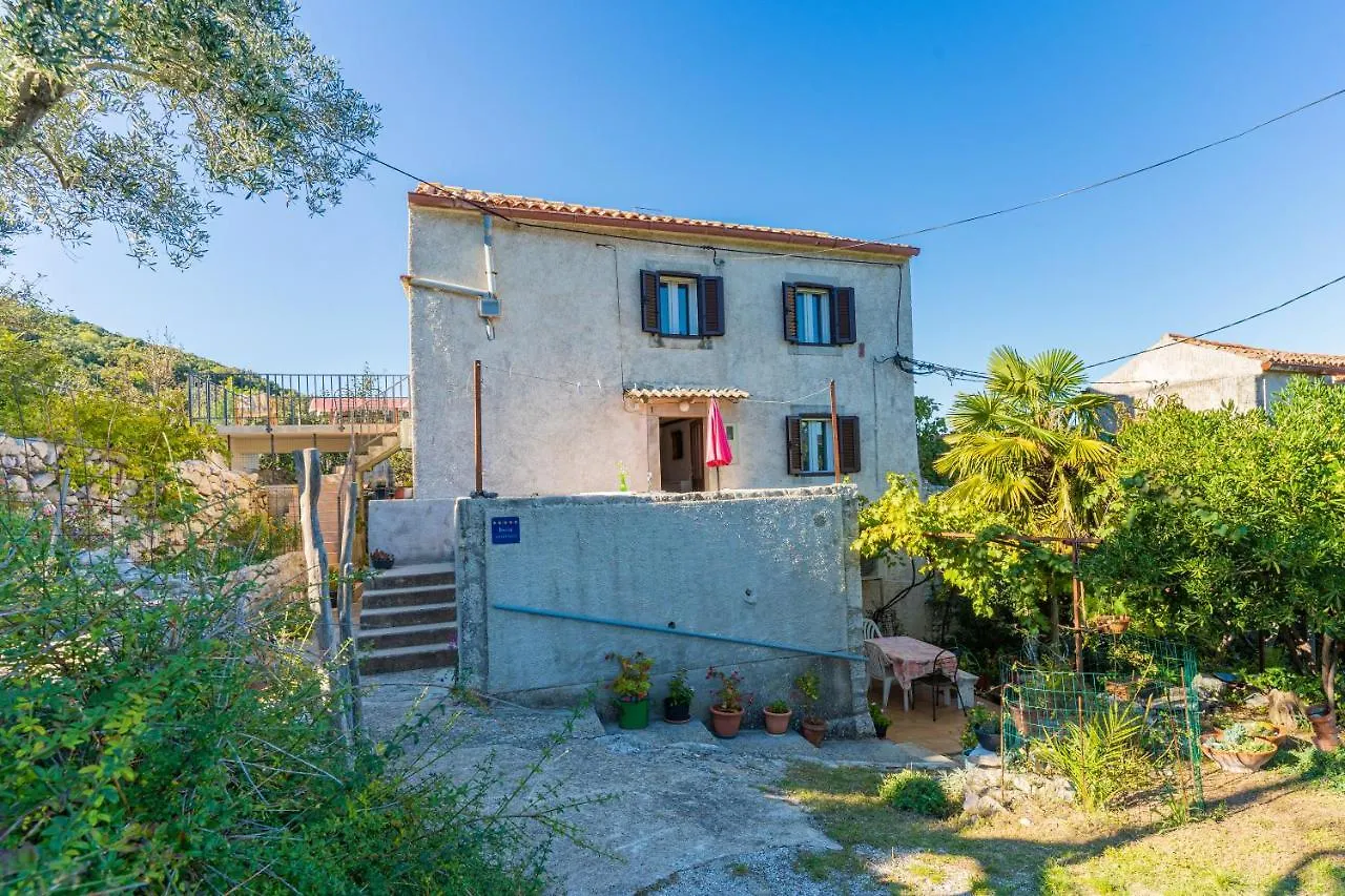 Apartmani Valun1